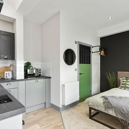 ✰Onpoint -Modern & Fresh Studio Apt Close To Centre - Convenient!✰ Appartamento Beeston  Esterno foto