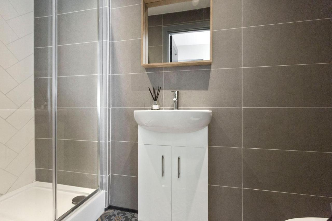 ✰Onpoint -Modern & Fresh Studio Apt Close To Centre - Convenient!✰ Appartamento Beeston  Esterno foto