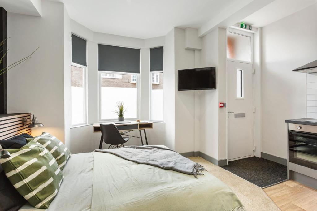 ✰Onpoint -Modern & Fresh Studio Apt Close To Centre - Convenient!✰ Appartamento Beeston  Esterno foto