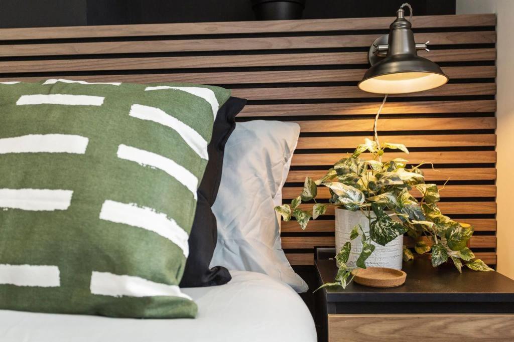 ✰Onpoint -Modern & Fresh Studio Apt Close To Centre - Convenient!✰ Appartamento Beeston  Esterno foto